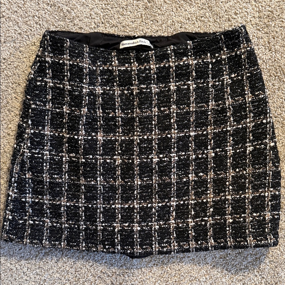 Abercrombie & Fit h Women's Black and White Tweed Skort